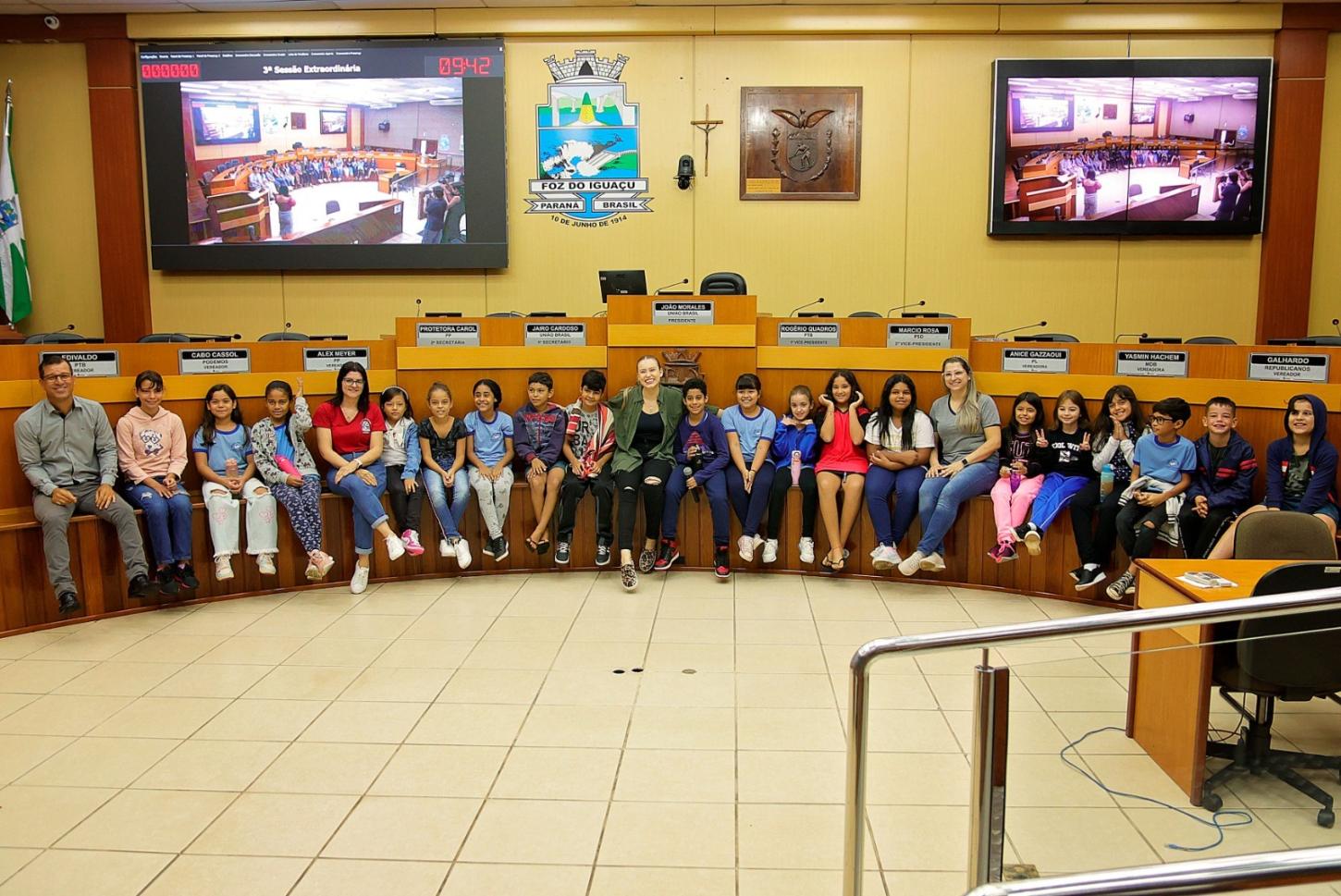 Alunos da Escola Olímpio Rafagnin realizam visita e conhecem funcionamento da Câmara