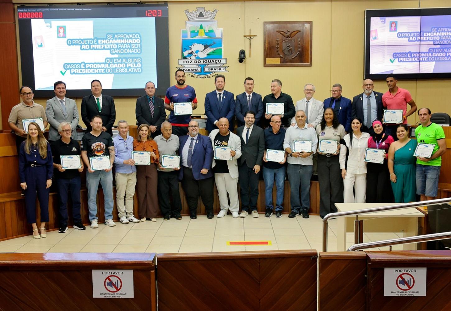 Câmara homenageia esportistas com Prêmio Fernanda Caroline Cardías