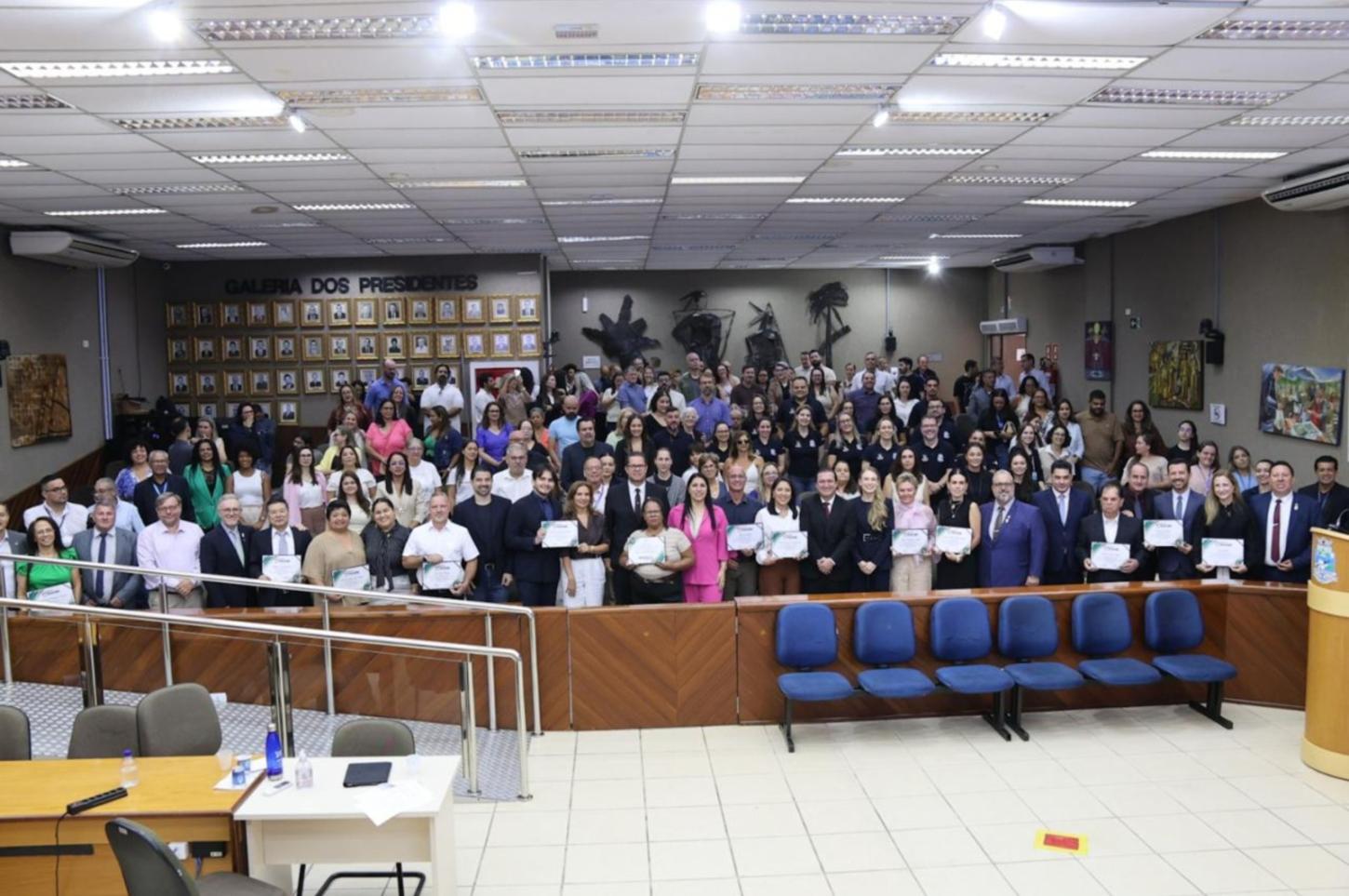 Legislativo de Foz valoriza 13 trajetórias com o Prêmio Destaque Profissionais da Saúde