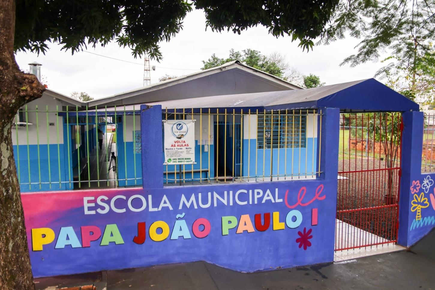 Emenda da Câmara garante cobertura contra chuva em acesso de alunos na Escola João Paulo I