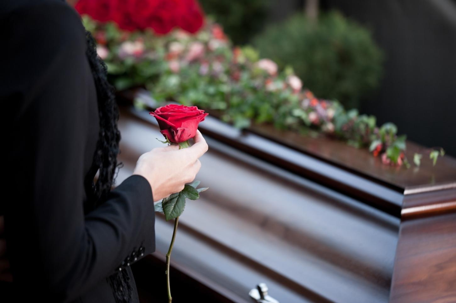 Requerimento questiona custos, gratuidades e fiscalização dos serviços funerários em Foz do Iguaçu