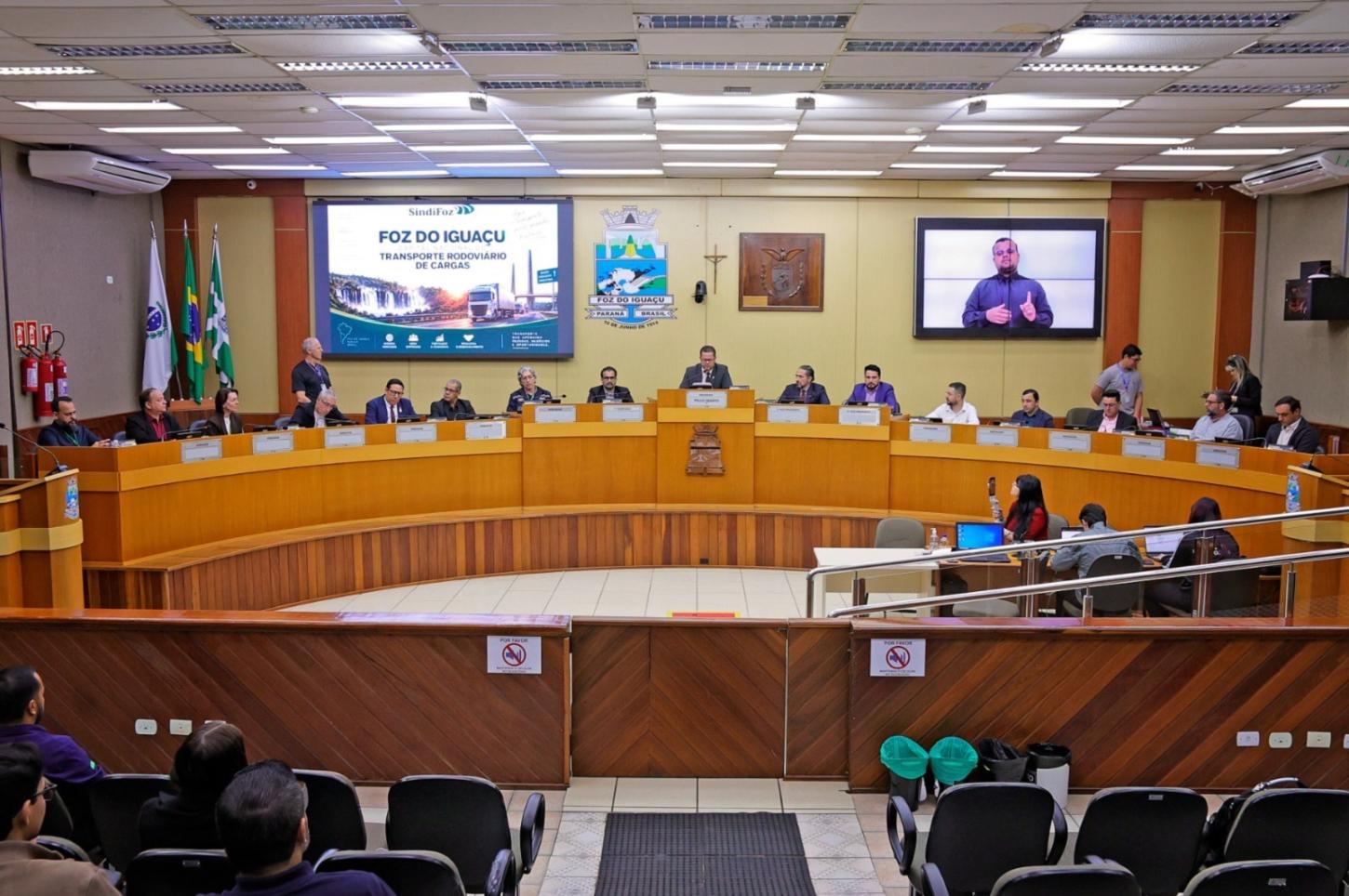 Câmara debate Foz como polo do Transporte Rodoviário Internacional de Cargas
