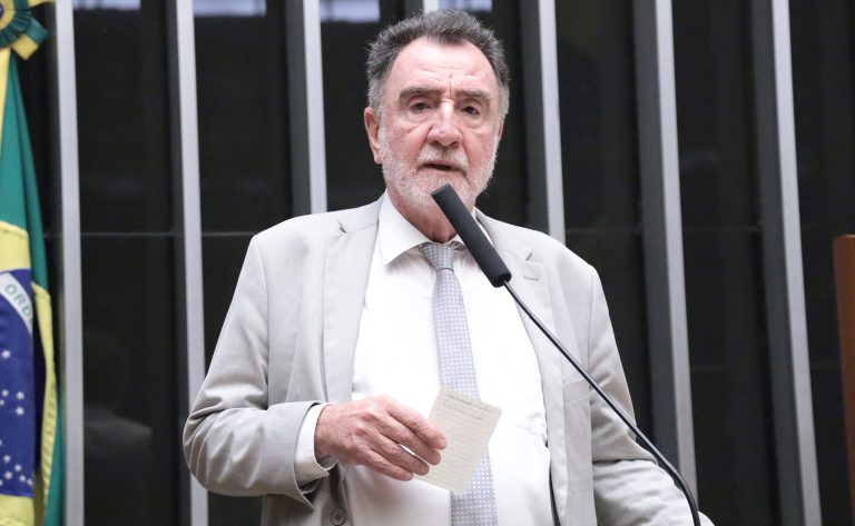 Comissão de Constituição e Justiça aprova visitação de criança e adolescente órfãos a idoso em asilo