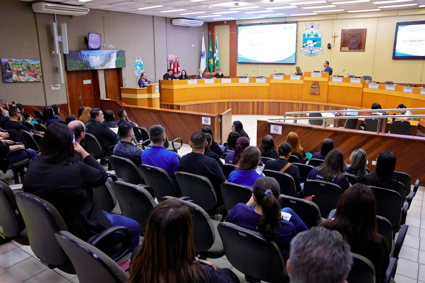 Legislativo acompanha prestação de contas da Educação e questiona estrutura, servidores e período integral