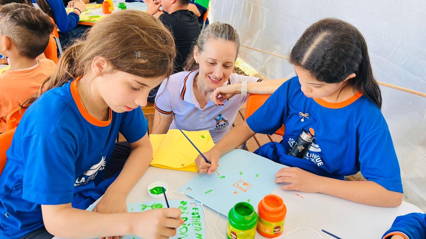 Primeiras horas da 21ª Feira Internacional do Livro encantam centenas de crianças