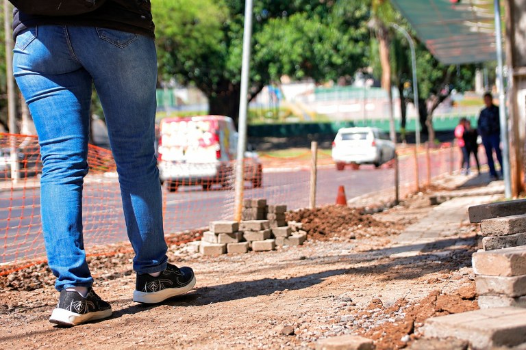 Câmara aprova projeto que amplia proteção e sinalização em obras nas calçadas de Foz