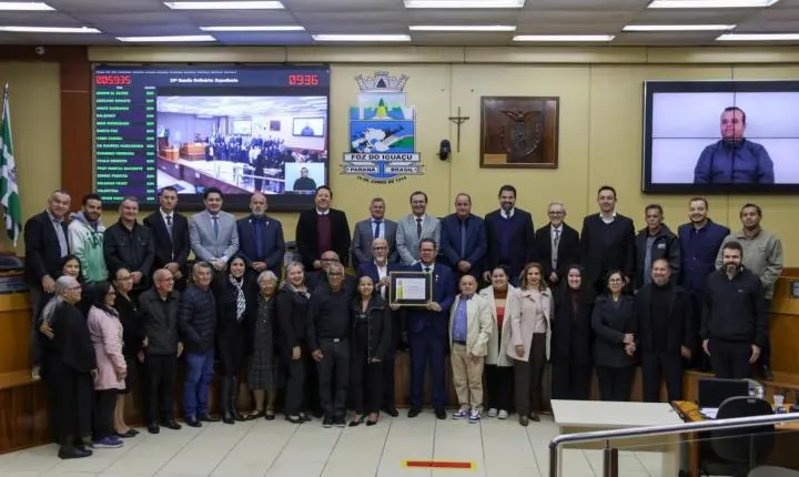 Câmara de Foz entrega Moção de Aplauso à Igreja de Nosso Senhor Jesus Cristo