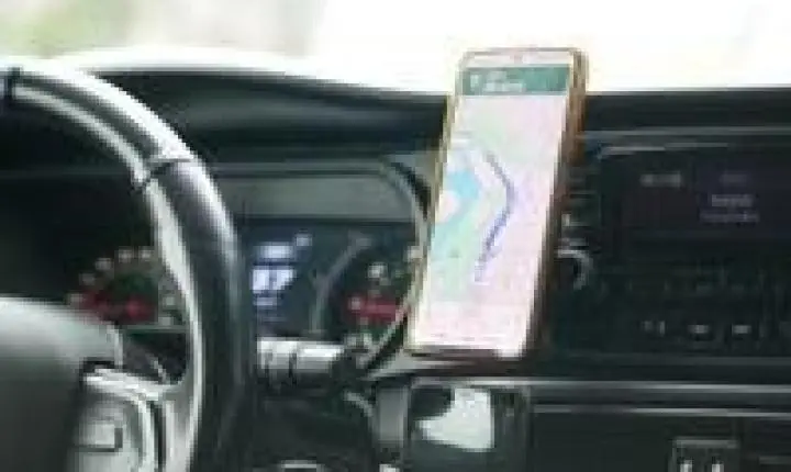 Câmara questiona e FOZTRANS responde sobre custos e regras para motoristas de aplicativo