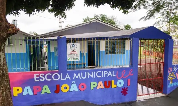 Emenda da Câmara garante cobertura contra chuva em acesso de alunos na Escola João Paulo I