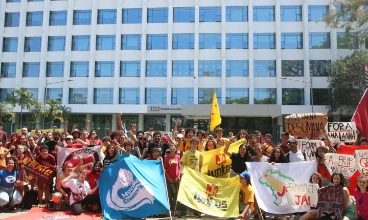 Estudantes encerram greve de quase dois meses na USP