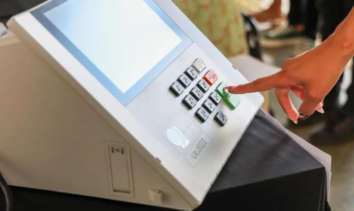 Foz do Iguaçu possui 31 candidatos, 16 Estadual, 15 Federal, conheça os nomes que concorrem para o pleito de 2026