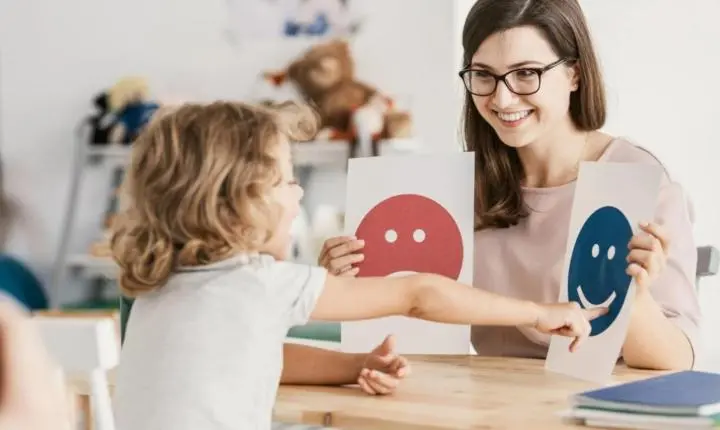 Nova lei cria Programa de Inteligência Emocional para fortalecer a saúde mental nas escolas públicas de Foz