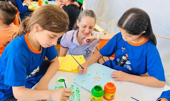 Primeiras horas da 21ª Feira Internacional do Livro encantam centenas de crianças