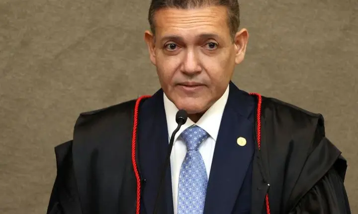 TSE atende Flávio e manda suspender canal do whatsapp Exército do Lula
